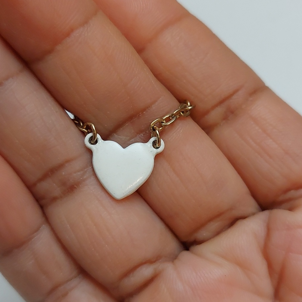 Vintage Painted White Dainty Heart Pendant On Gold Tone Chain Necklace - Picture 3 of 4